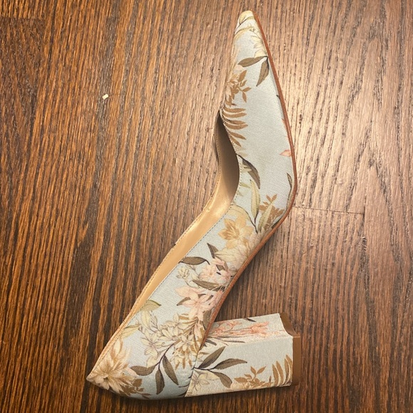 Marc Fisher Caitlin floral Pumps - Picture 4 of 5
